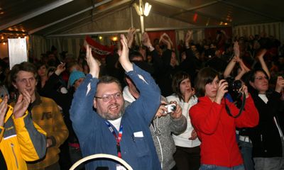 mega-stimmung-bei-der-grosen-siegerehrung-im-festzelt.jpg