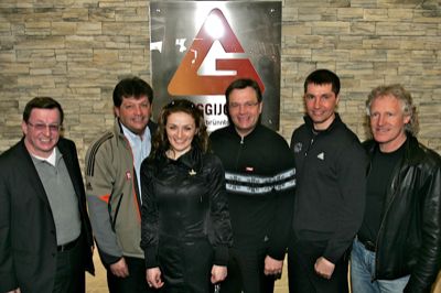 box-ina-menzer-und-crew-mit-lh-platter-foto-lorenzi.jpg